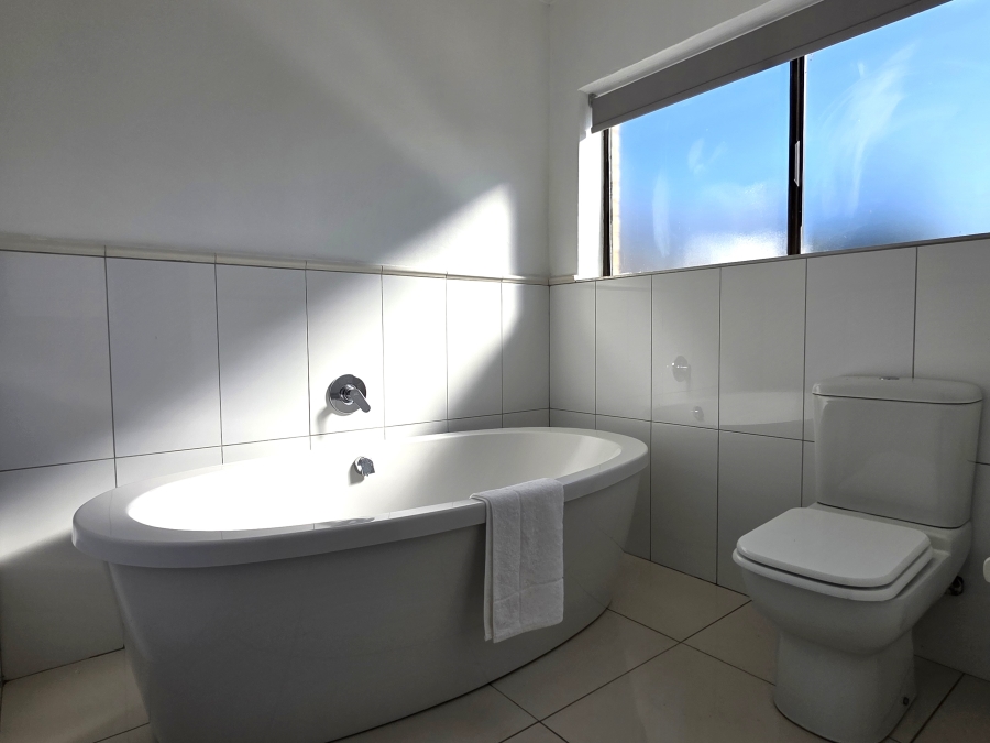 5 Bedroom Property for Sale in Wavecrest Eastern Cape